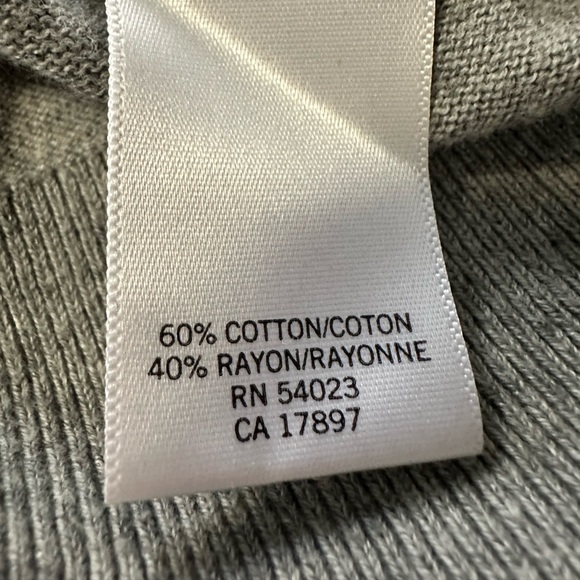 Banana Republic Gray Sweater 3/4 sleeve,with Button Detail on shoulders Sz M - Picture 9 of 10